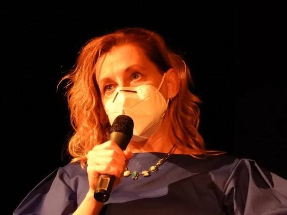 Novinářka Daniela Drtinová pokřtila knihu v čáslavském Dusíkově divadle
