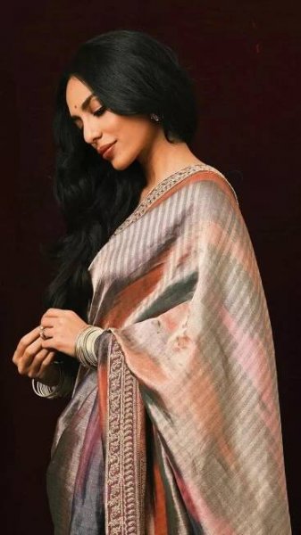 Sobhita Dhulipala Radiates Elegance in a Timeless Banarasi Silk Saree