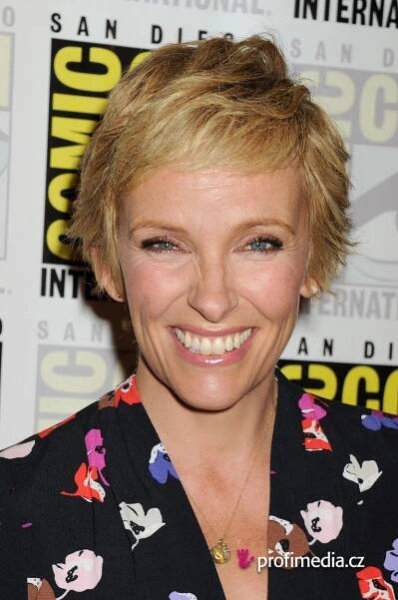 Toni Collette - celebrity účes - HappyHair