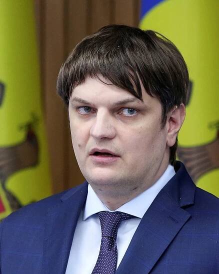 Moldovan minister urges voters to shun 'thieves' after cash offered in EU referendum