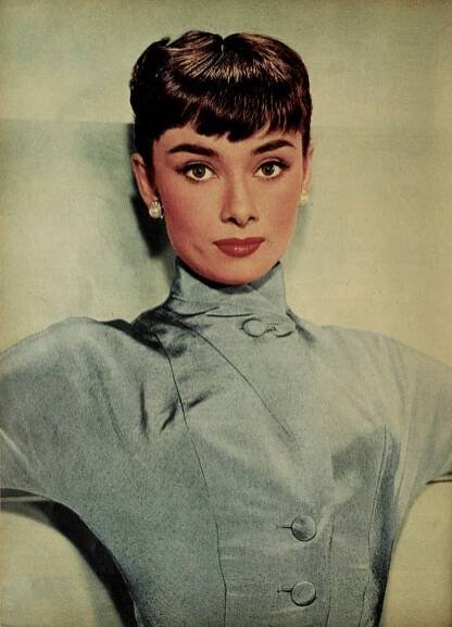 Category:Women with short hair - Wikimedia Commons