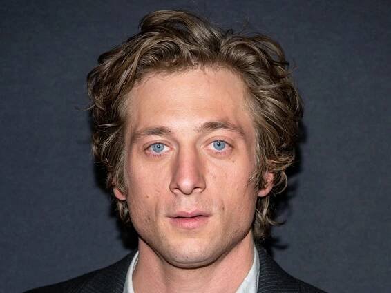The Curious Case of Jeremy Allen White's Belly Button— See Photos
