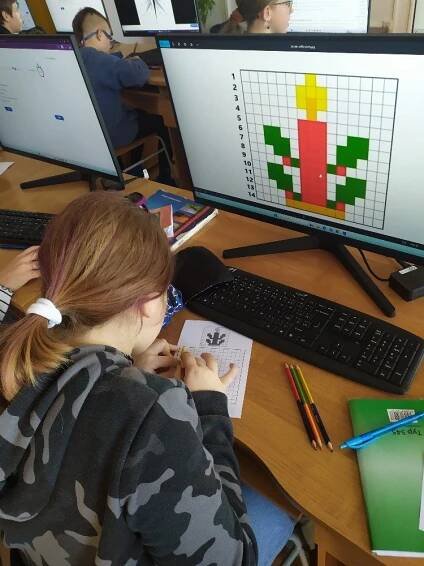 Vánoční tvoření v hodinách informatiky – 4. – 8. třída - ZŠ Dyjákovice