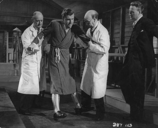 Reach for the Sky - Z filmu - Kenneth More, Alexander Knox