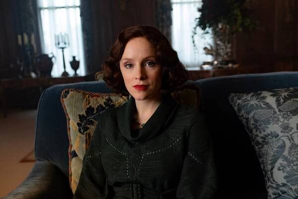 FOTO: Sophie Rundle jako Ada Shelby v poslední řadě Peaky Blinders. – stránka 40