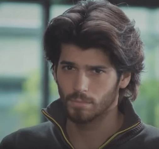 Can Yaman ve 23 letech