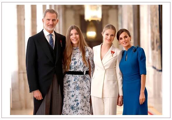 Královna Letizia září na vánoční fotce s králem a dcerami. Zákeřným exšvagrem se rodina nenechala rozhodit!