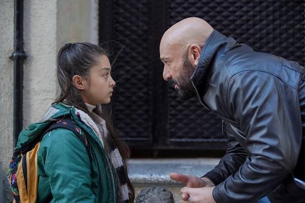 Taçsız Prenses - Episode 3 - Z filmu - Elif Kurtaran, Tolga Tekin