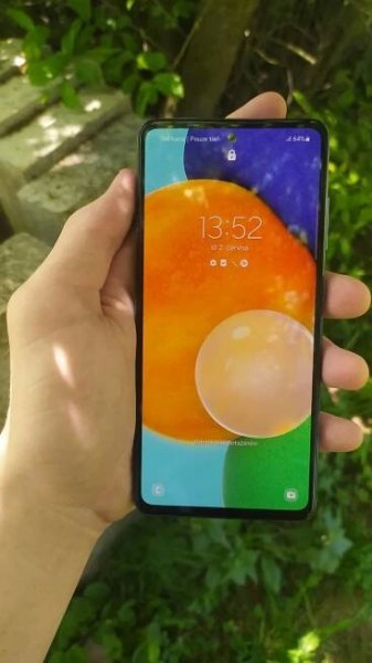 Samsung A52 5G, přední pohled