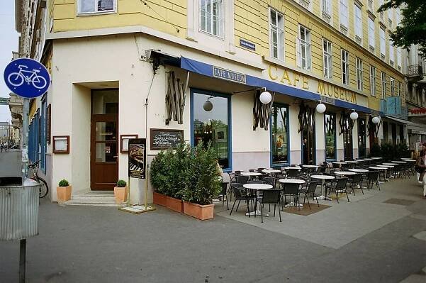 Café - Wikimedia Commons