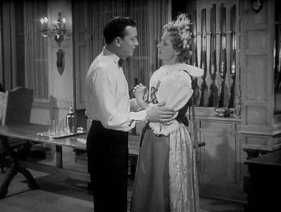 Nora Gregor and Roland Toutain in La règle du jeu (1939)