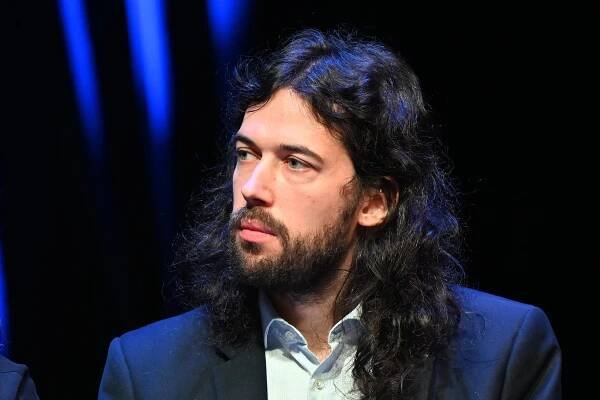 Pirát Ferjenčík „znásilnil“ Anděla Páně: Strach chce stažení klipu a 150 tisíc. Katolíci ať nám nekážou, reaguje politik