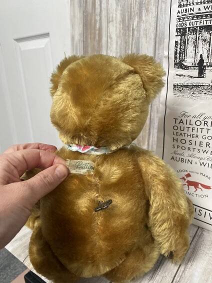 ANTIQUE & COLLECTOR’S TEDDY BEARS