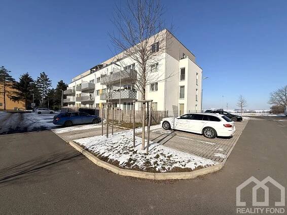 Prodej bytu 2+kk 64m2, předzahrádka, sklep, parkovací stání, 1.NP novostavba 2023, Unhošť okr Kladno | Reality Fond s.r