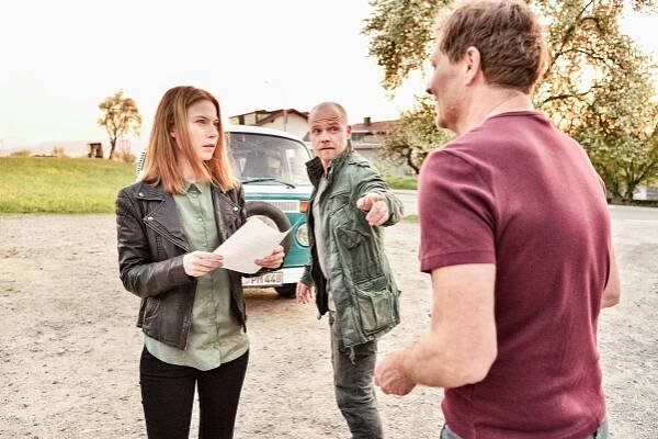 Vraždy u jezera - Štvanice - Z filmu - Nora von Waldstätten, Matthias Koeberlin