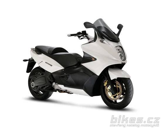 Gilera GP 800 - 2011 - technické parametry, názory motorkářů, servisní manuály 