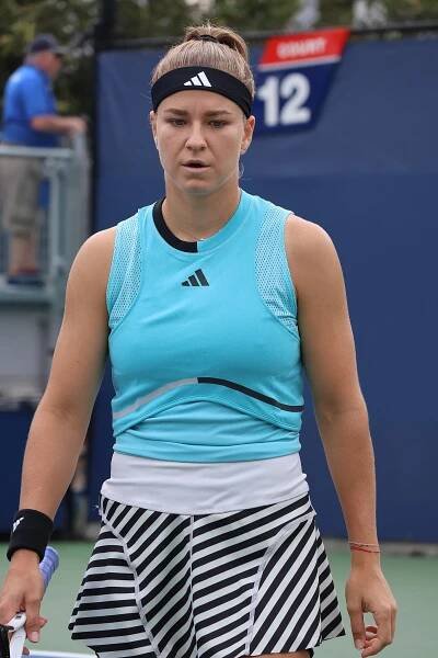 Soubor:Karolína Muchová (2023 US Open) 13.jpg – Wikipedie