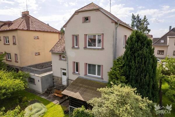 Dvougenerační rodinný dům se zahradou a garáží – Strakonice, ul. Máchova | Hrdlička reality