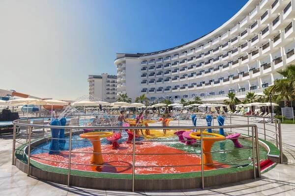 Bazén v ubytování Calido Maris Hotel Ultra All Inclusive nebo v jeho okolí