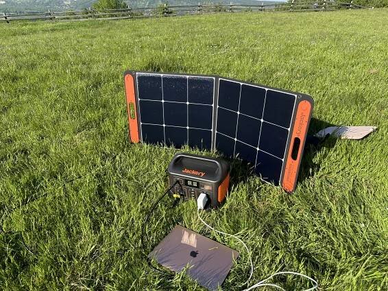 portable solar charger laptop