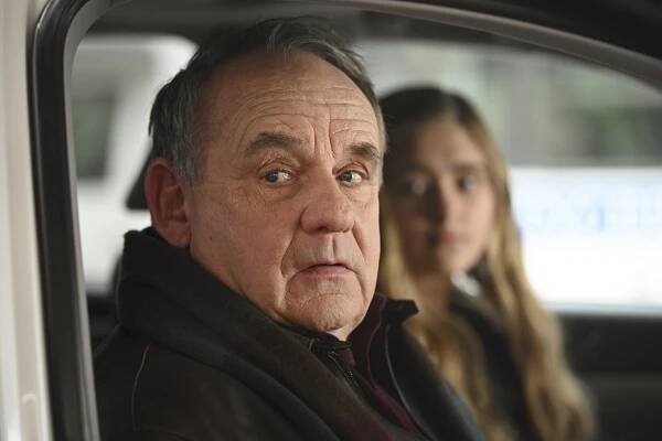 A Million Little Things - Daisy - Z filmu - Paul Guilfoyle