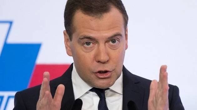 Medveděv oznámil rezignaci. Putin na premiéra navrhl Mišustina