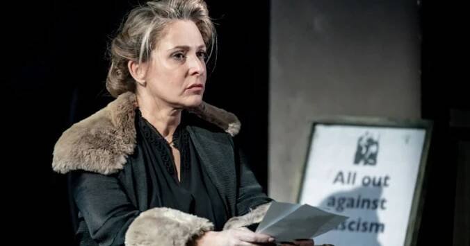 EastEnders fans can buy discount tickets to Tracy-Ann Oberman's West End show
