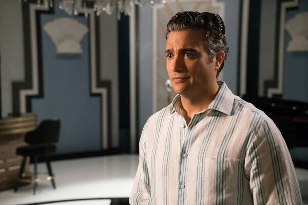 Neposkvrněná Jane - Chapter Forty-One - Z filmu - Jaime Camil