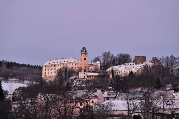 Pohled od východu z Pražské ulice