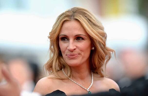 Julia Roberts Says Her Twins, 19, 'Still Allow Me to Be the Same Mom to Them' After Becoming Adults