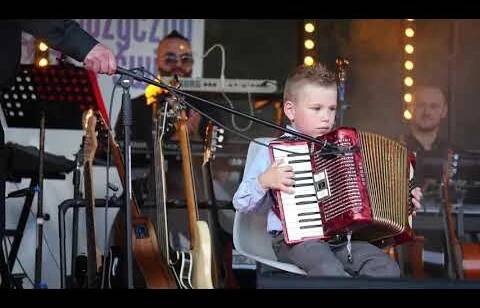 Michał Buśko "Hej sokoły" na akordeonie