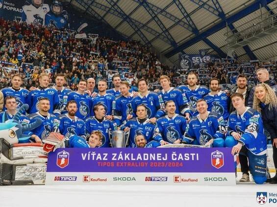 Hráči HK Poprad si prevzdali Pohár Dušana Pašeka
