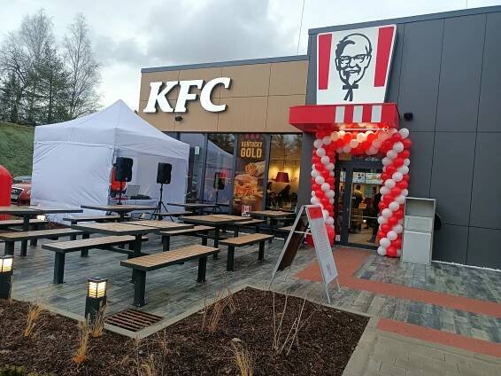 VIDEO: KFC přivítalo v Havlíčkově Brodě první zákazníky, podívejte se