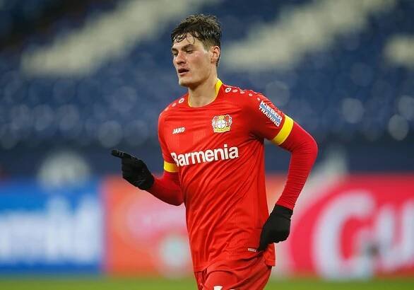 V Edenu padl, v bundeslize září. Leverkusen rozstřílel Schalke, trefil se i Schick