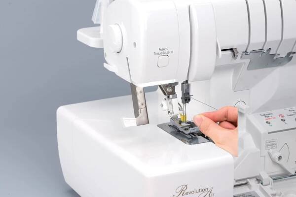 overlock Babylock Acclaim BLES4 + sada nití-8