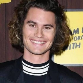 Chase Stokes Bio, Early Life, Career, Relationship, Net Worth, Body Measurements
