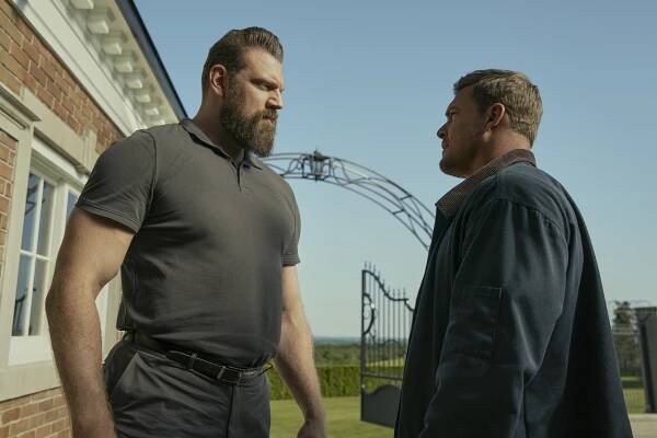 Reacher - Season 3 - Zásah - Z filmu - Olivier Richters, Alan Ritchson