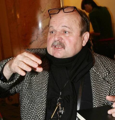 Zemřel režisér Draculy: Bednárika (†65) po kolapsu již nezachránili!