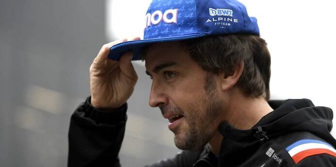 Za incident v prvním kole může Hamilton, má jasno Alonso