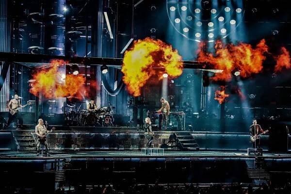 Galerie: Koncert roku. Rammstein rozzářili Prahu ohněm a energií, podívejte se na fotoreportáž | FORUM 24