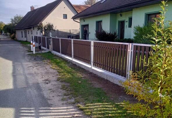 Vjezdové brány Hradec Králové | posuvné a křídlové brány