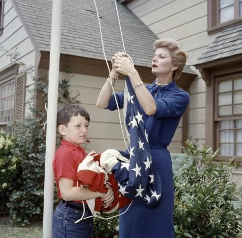 LEAVE IT TO BEAVER, from left, Jerry Mathers, Barbara Billingsley, 1957-63 (1958 photo)