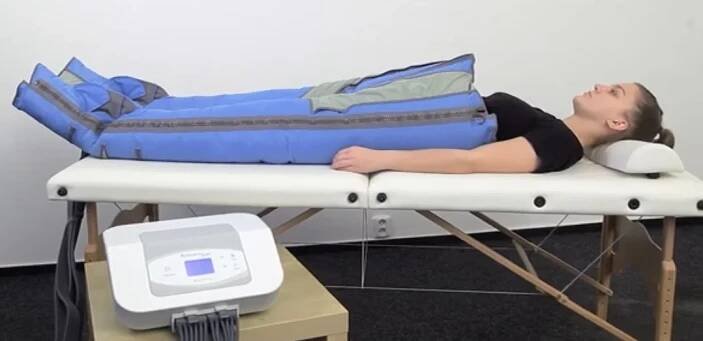 Reflexní masáž chodidel nebo přístrojová lymfodrenáž