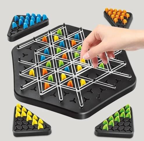 Nová geometrie Řetízkové šachy Puzzle Trojúhelníkové šachy Stolní hra Gumička Trénink Rodina Interakce Cvičení Myšlení Hračky Dárky