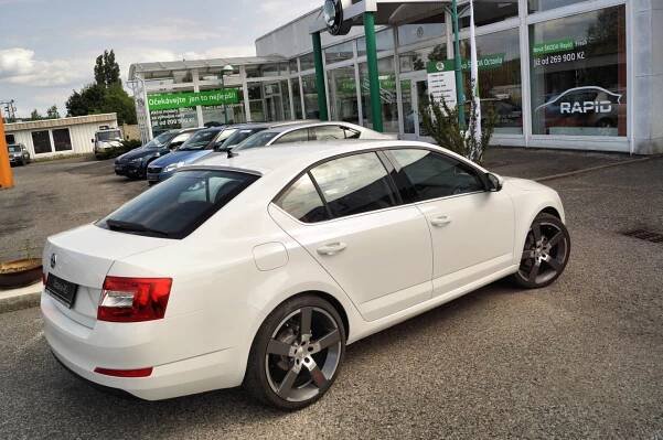 Zadní střešní spoiler RS Plus V2 Škoda Octavia 3
