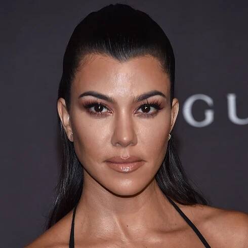 Kourtney Kardashian Revealed Her Baby Bump, But I'm Looking at Her New Layered Bob — See the Photos