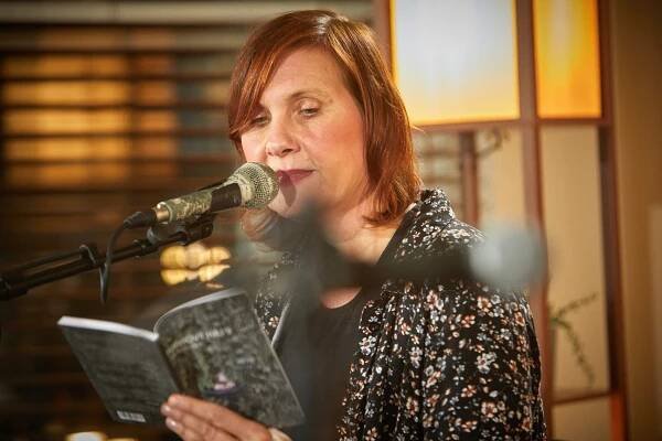 Eva Turnová a Tomáš Hradil: Procházka Turnovým hájem (5. 1. 2022) - Fotogalerie - Knihovna Václava Havla