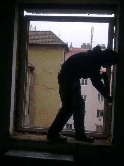 Plzeň - výměna oken v činžovním domě 