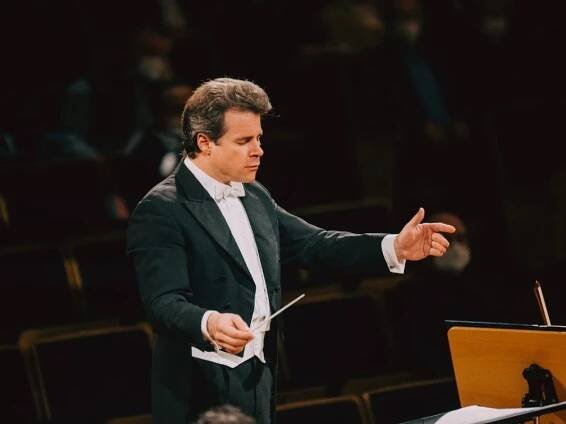 Dirigent Jakub Hrůša postoupil do finále International Classical Music Awards