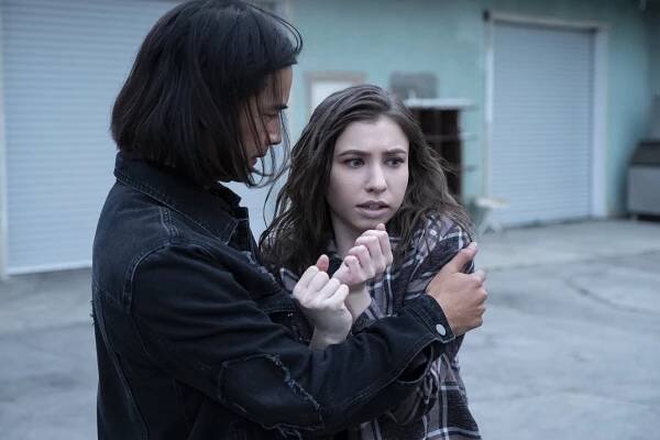 Lehké jako pírko - ...White as a Ghost - Z filmu - Jordan Rodrigues, Katelyn Nacon